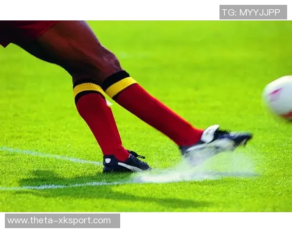 踢足球图案的魅力与创意探索在运动与艺术交汇的瞬间